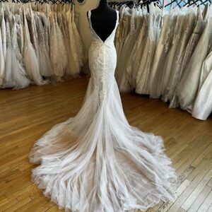 Elegant Pronovis Soft off White Wedding Gown